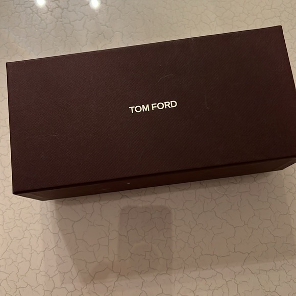 NWB Authentic Tom Ford Luxury Sunglasses Velvet Case + Cleaning Cloth + Box. - Picture 8 of 10